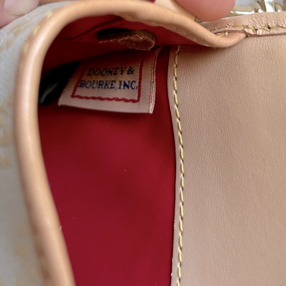 Dooney & Bourke wristlet with click/snap closure, tan & blue w/ gold hardware - Picture 11 of 11